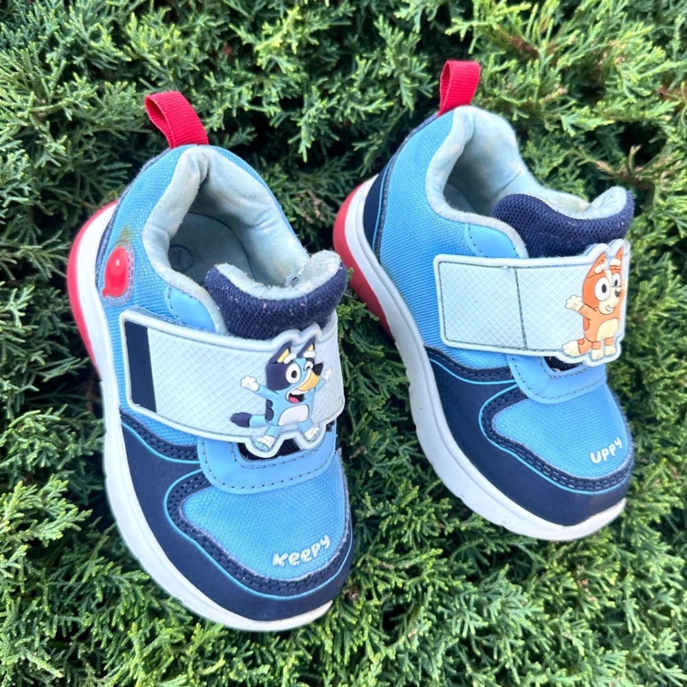 Bluey Bingo Toddler Boy Up Toddler Light Up Sneakers Size 7 Blue Shoes